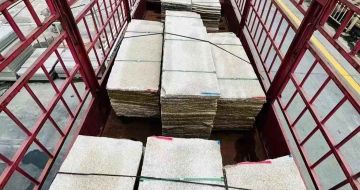 哈密 黄金麻花岗岩荔枝面，光面毛板装车完成