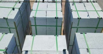 哈密 芝麻白花岗岩5公分地铺石 花岗岩厂家工厂装车日常