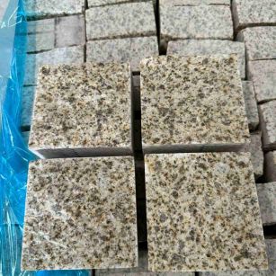 哈密 黄金麻花岗岩自然面小方块，弹石，马蹄石等