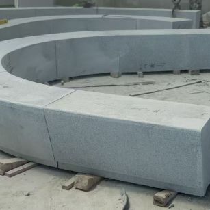 哈密 芝麻白花岗岩光面弧形坐凳