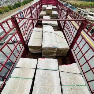 哈密 黄金麻花岗岩荔枝面，光面毛板装车完成