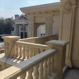 哈密 黄金麻别墅外墙干挂雕花配合阳台栏杆花瓶柱