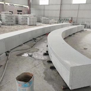 哈密芝麻白花岗岩石板材 园林光面弧形坐凳