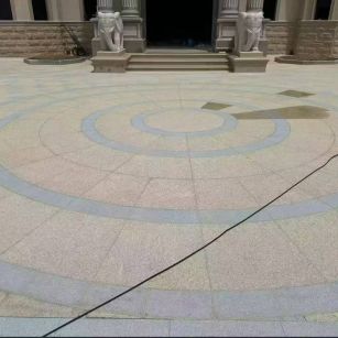 哈密 黄金麻芝麻灰花岗岩石材地铺拼接效果