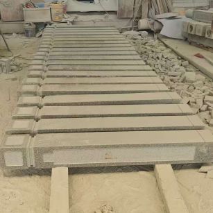 哈密 芝麻白异形加工雕刻-栏杆大柱，方柱