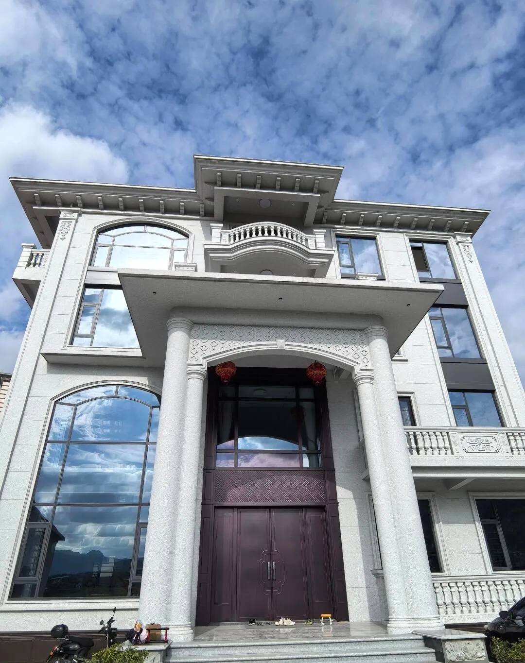 哈密白麻别墅外墙干挂石材效果示例