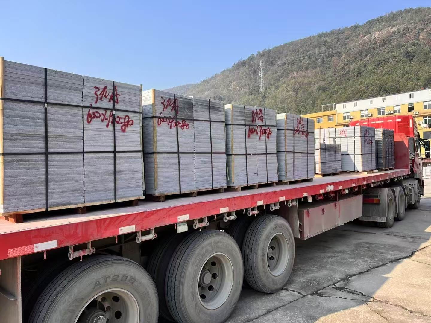 哈密 芝麻灰地铺石出货日常