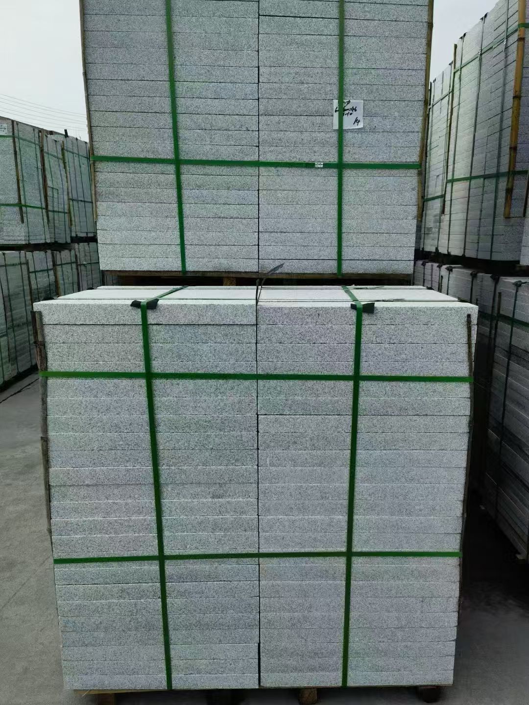 哈密 芝麻白火烧，园林广场市政工程地铺石，1.8~5.0厚均有现货