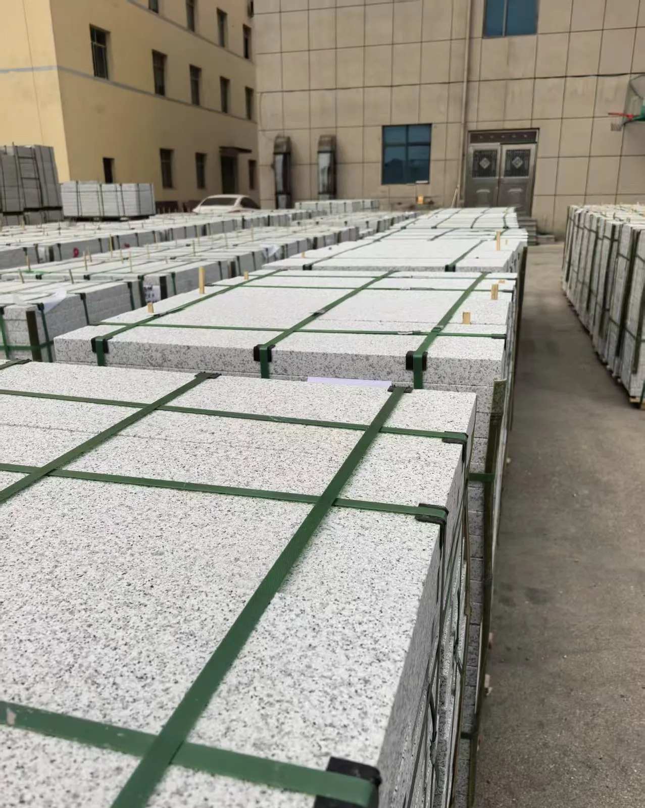 哈密 白麻花岗岩5.0公分荔枝面地铺石