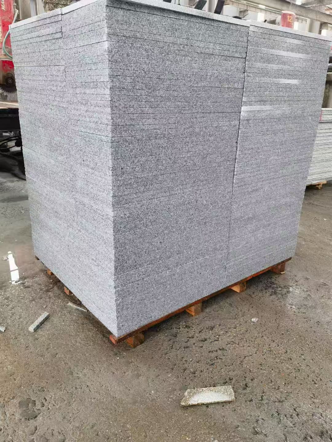 哈密 芝麻白火烧面1.8厚300*600地铺石，尺寸标准，厚薄均匀