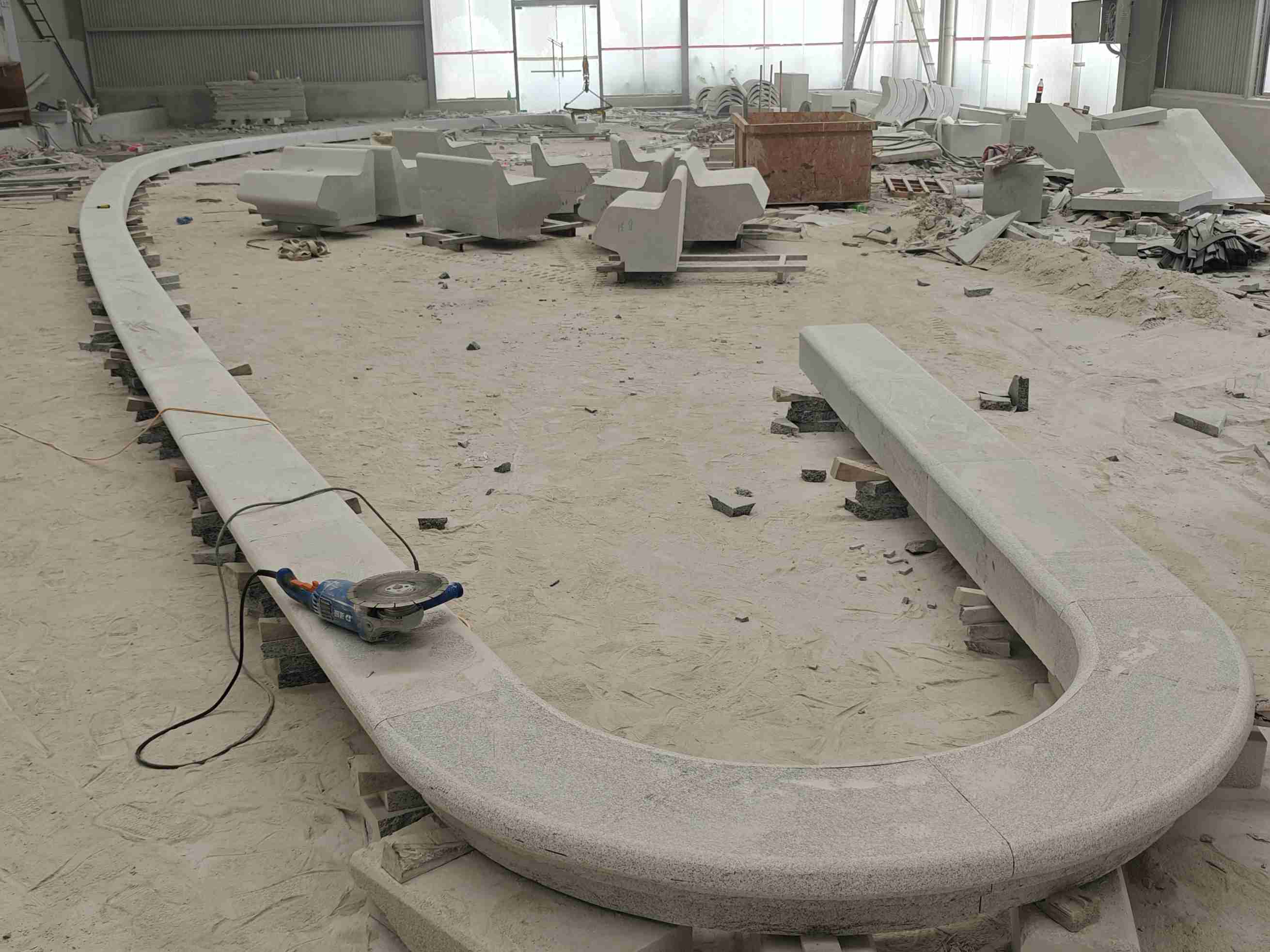 哈密 芝麻白花岗岩弧形花坛石，坐凳石