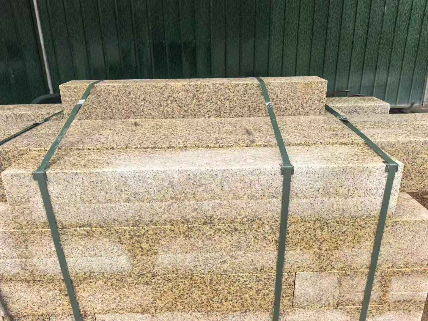 哈密 黄金麻花岗岩石材机切面栏杆料半成品