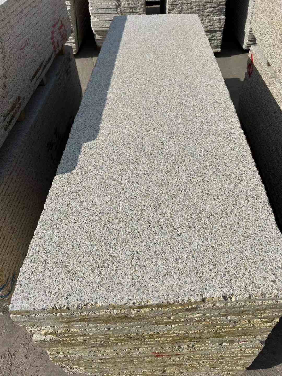 哈密 黄金麻花岗岩荔枝面毛板，半成品