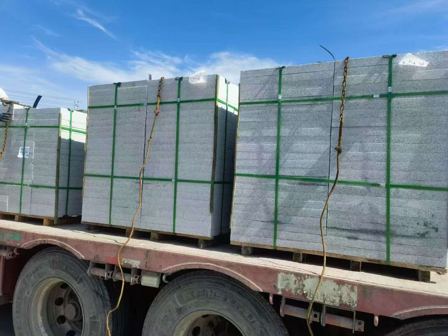 哈密 芝麻白花岗岩地铺石装车日常