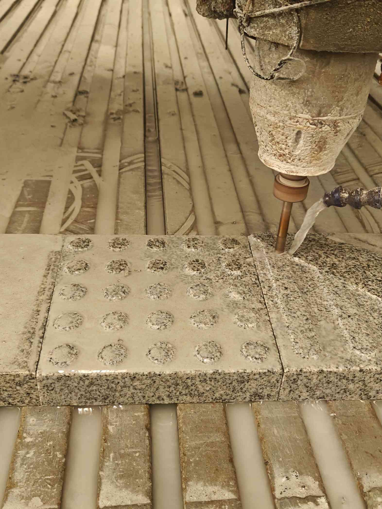 哈密 芝麻白花岗岩石材盲人石、盲道石、盲点石