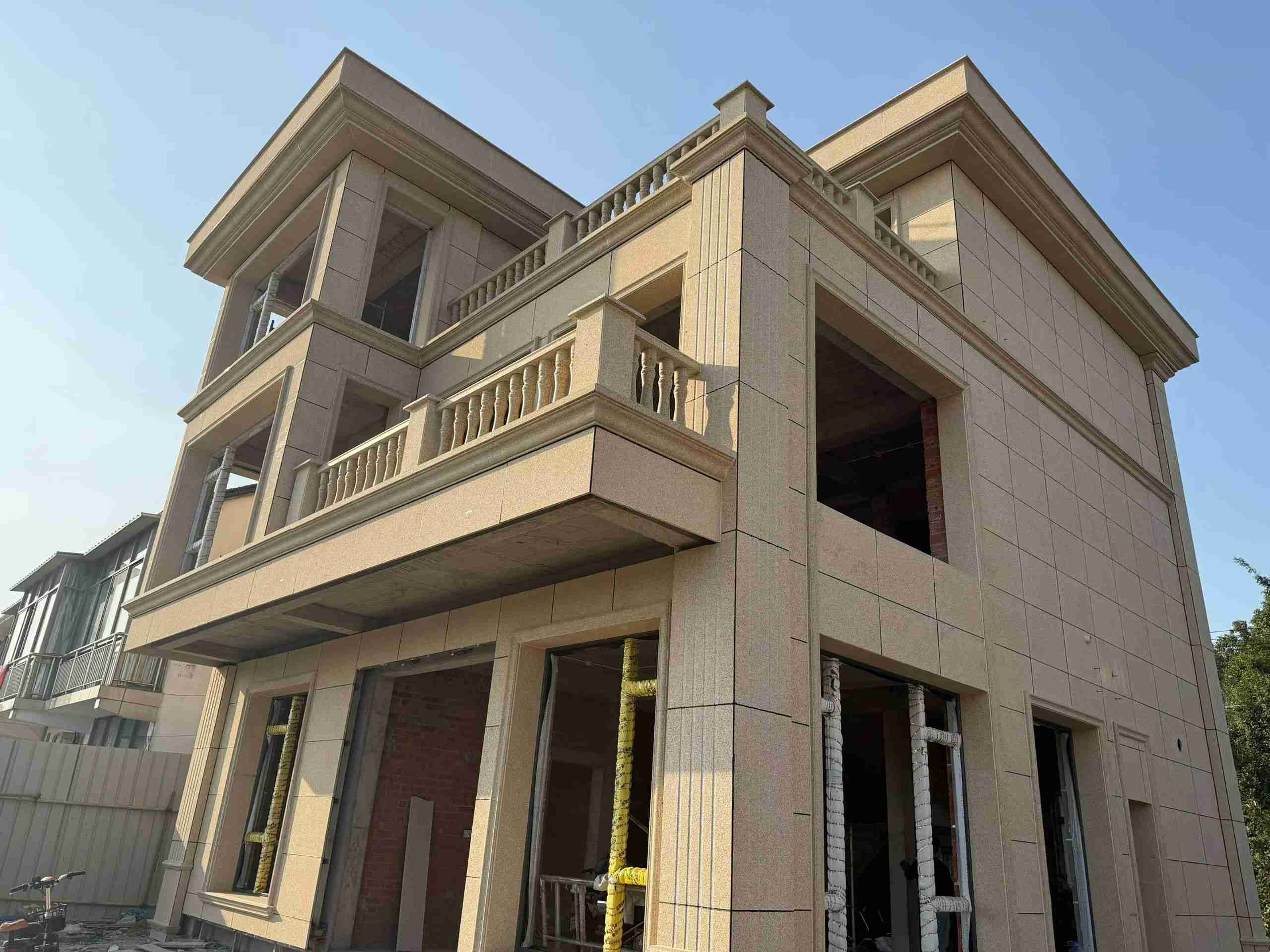 哈密 黄金麻花岗岩石材荔枝面外墙干挂效果展示