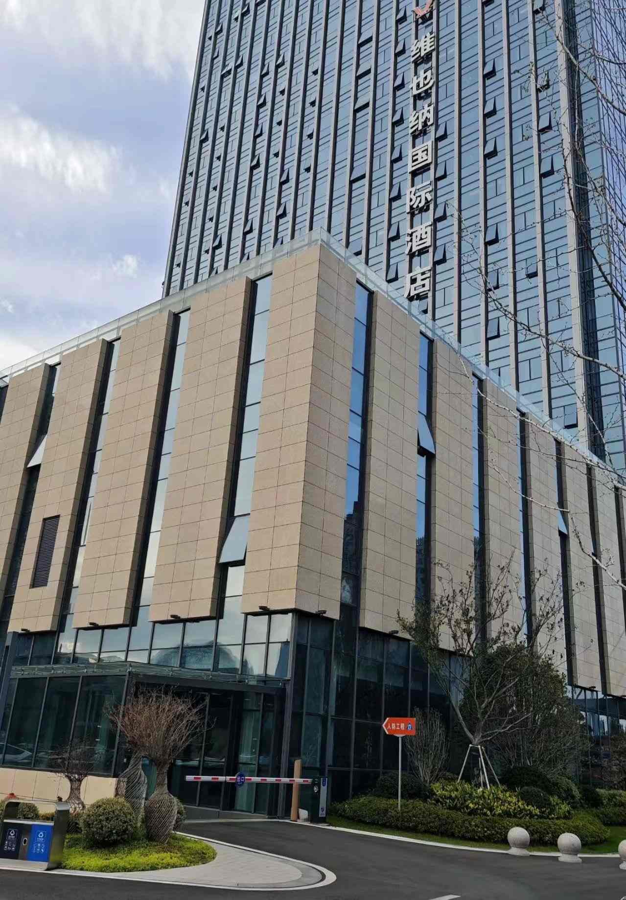 哈密 黄金麻花岗岩外墙干挂