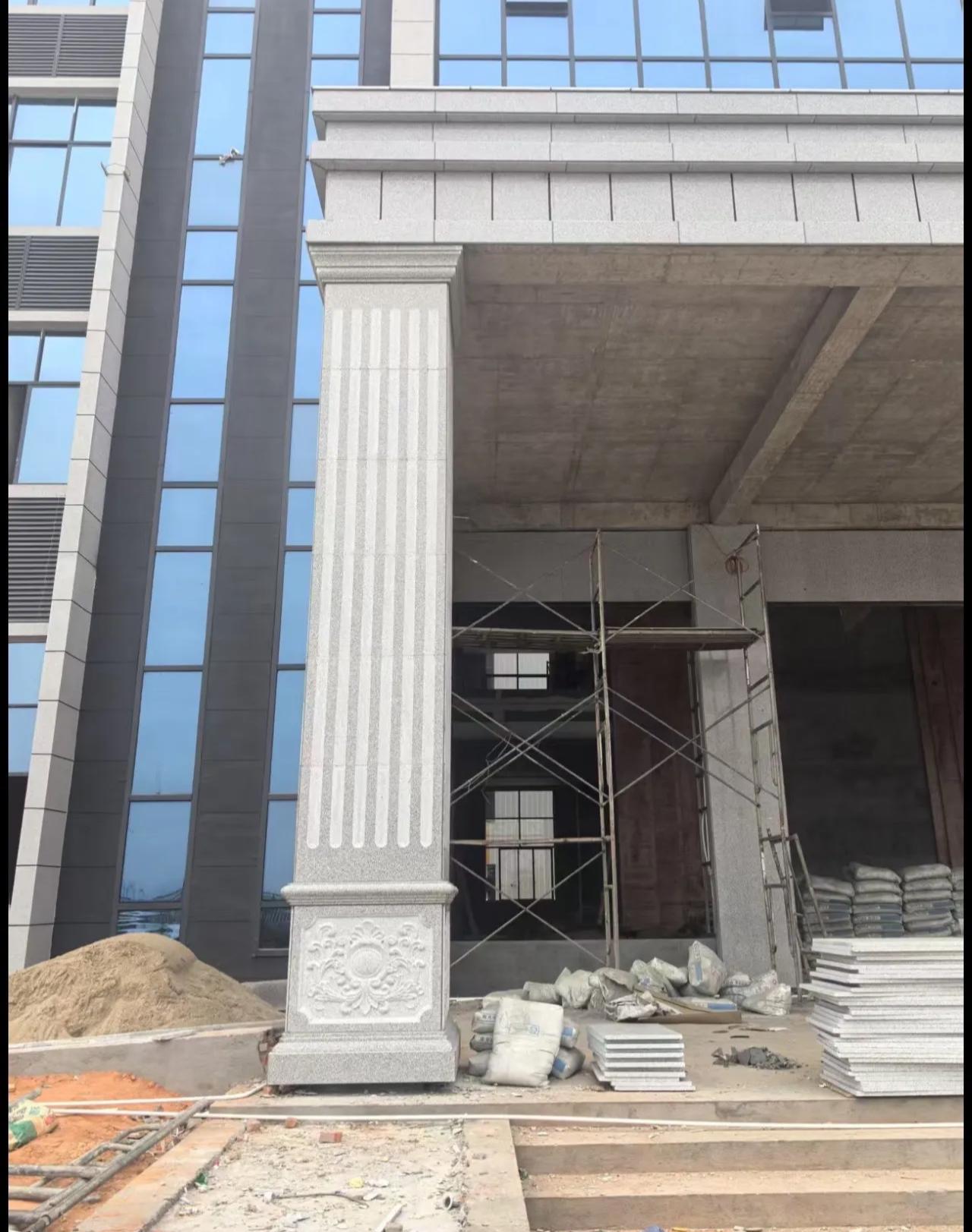 哈密 芝麻白光面花岗岩门楼大柱（罗马柱）配雕花底座