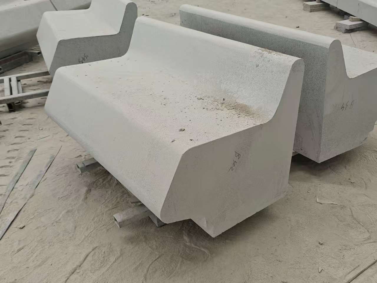 哈密 芝麻白花岗岩异形坐凳，石凳