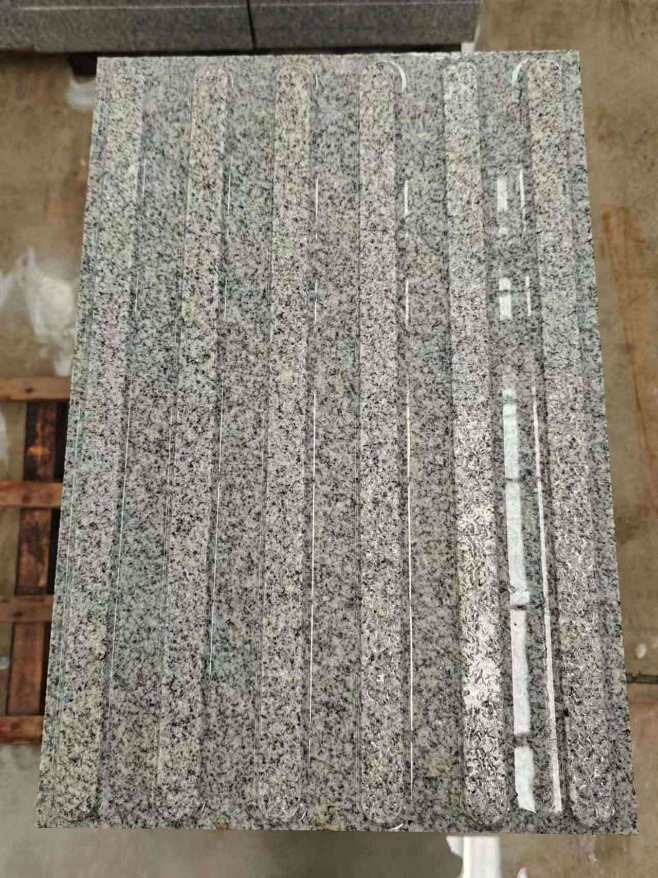 哈密 芝麻白花岗岩荔枝面雕刻盲道，盲条