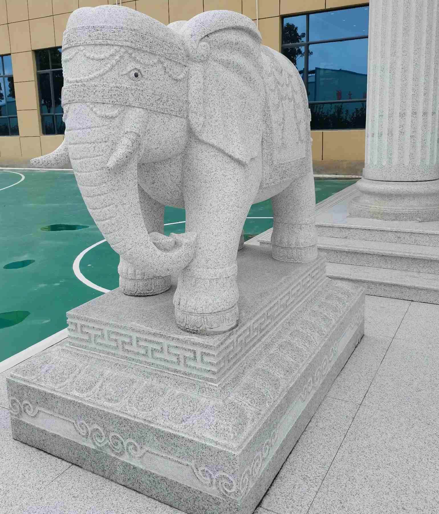 哈密 白麻花岗岩动物异形石雕-大象