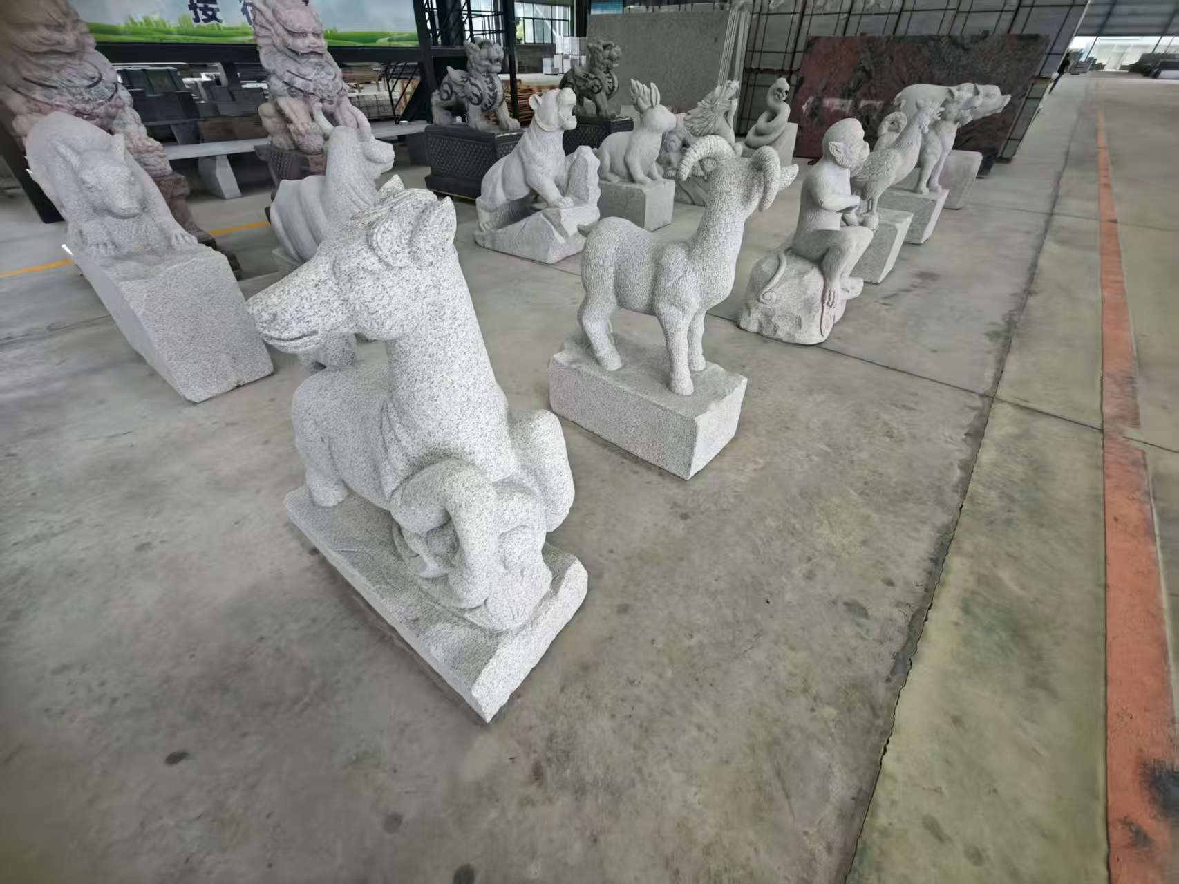 哈密 芝麻白花岗岩造型立体雕刻——十二生肖