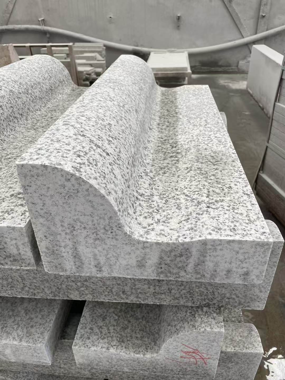 哈密 白麻花岗岩S型路沿石，路侧石，马路牙子等