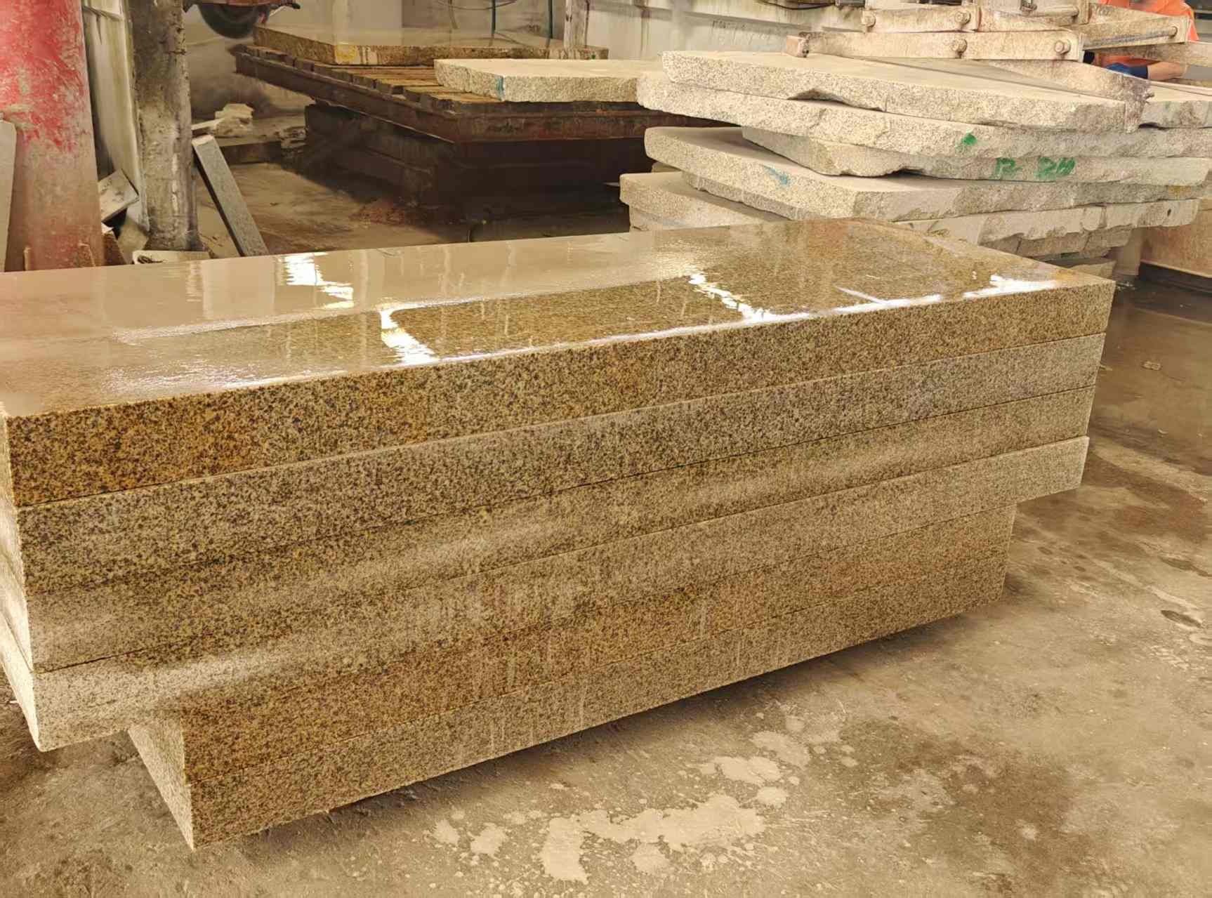 哈密 黄金麻栏杆料半成品加工中