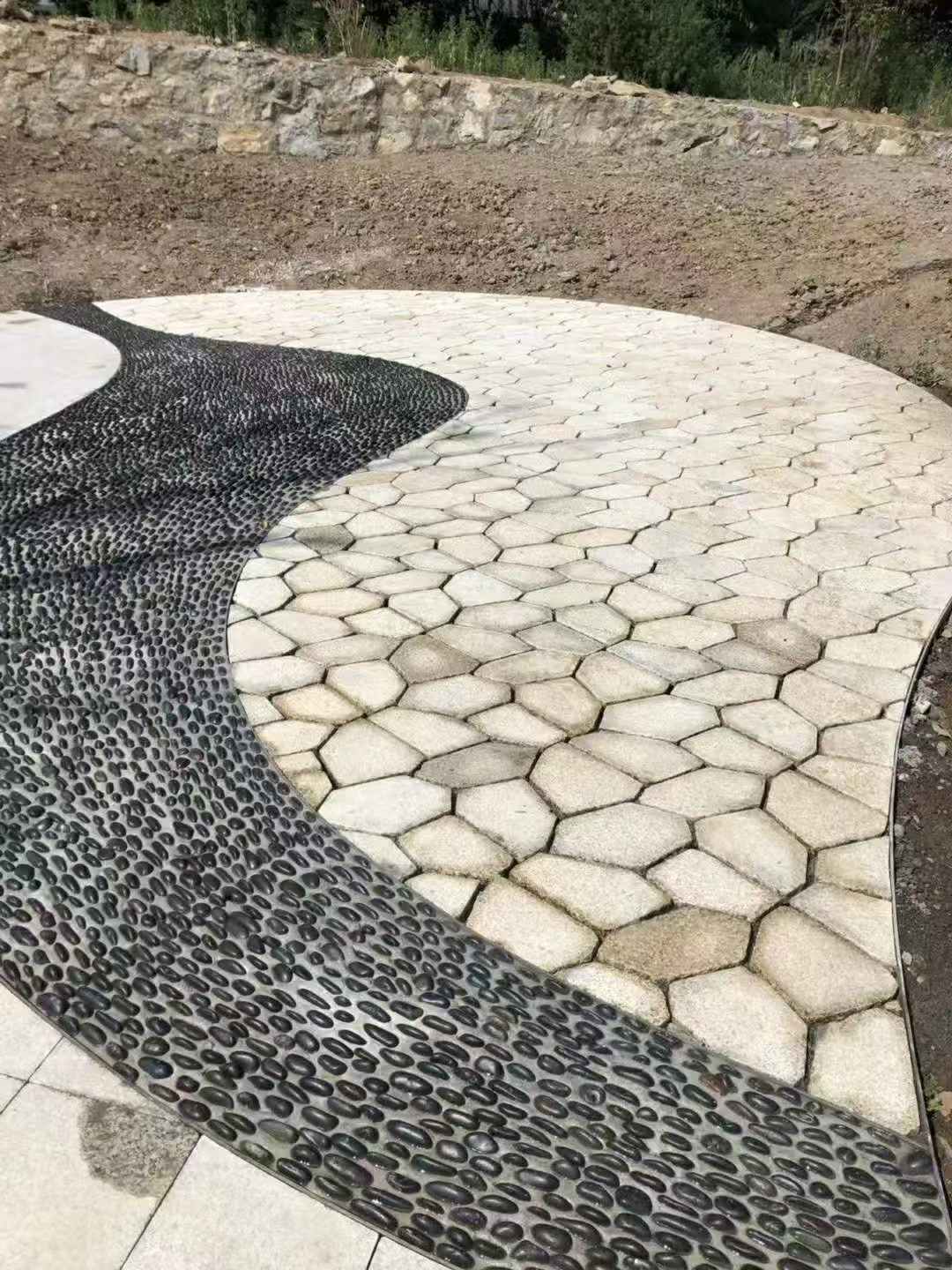 哈密 黄金麻冰裂纹地铺石工地铺装案例