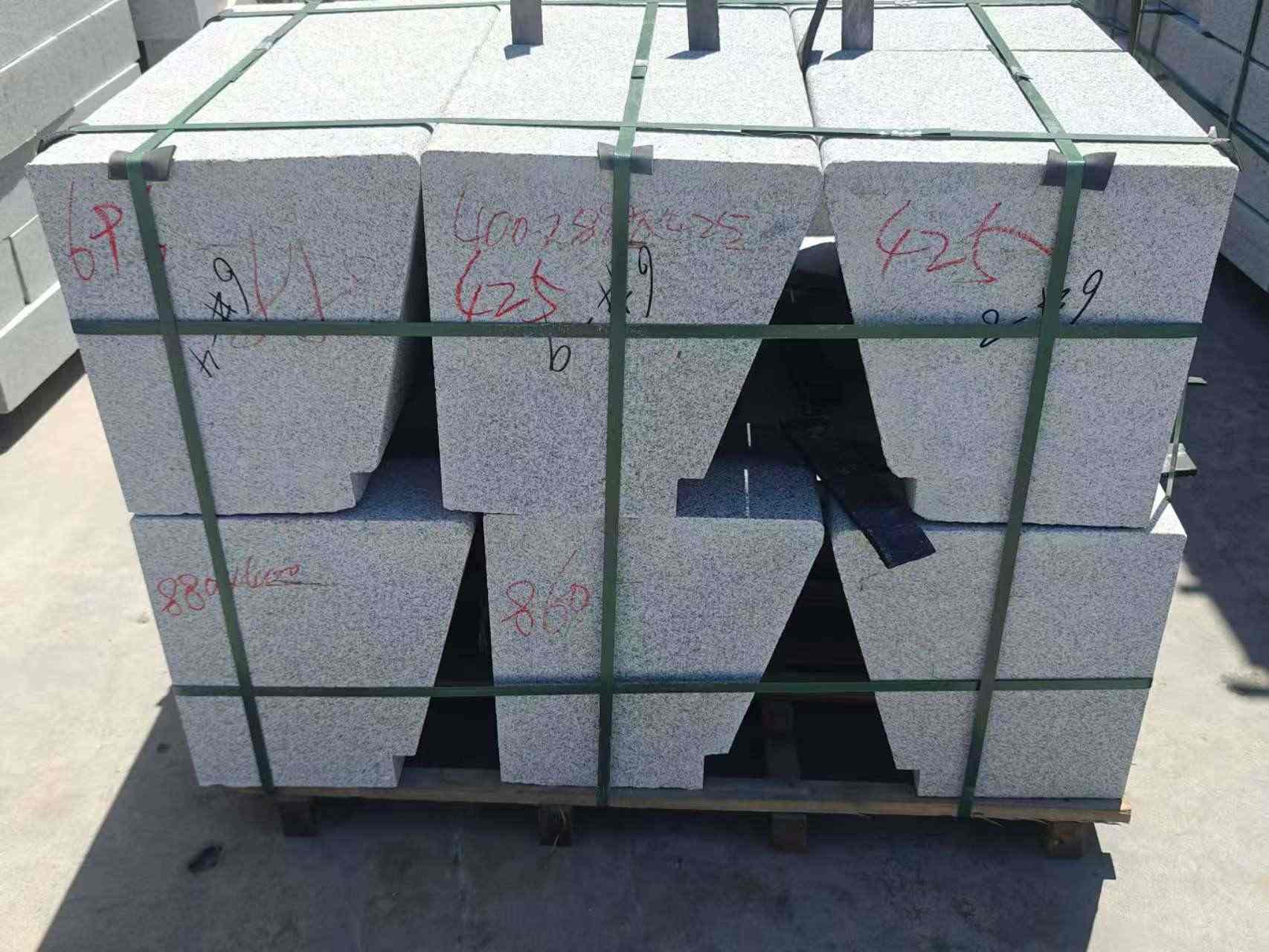 哈密 芝麻白异形坐凳，石凳