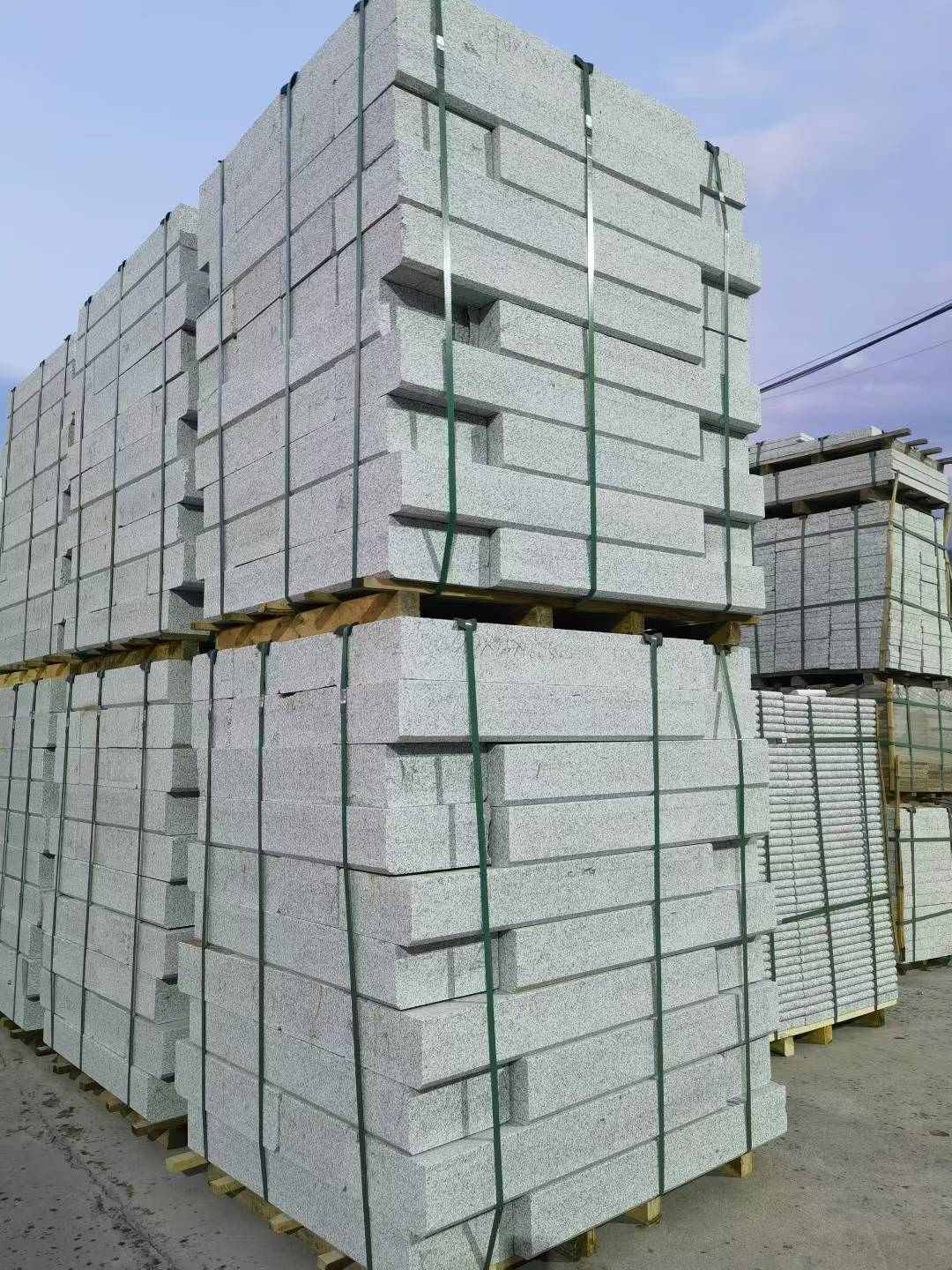 哈密 芝麻白花岗岩路沿石，路缘石，路肩石，道牙，立缘石，马路牙子，街沿石，侧石等