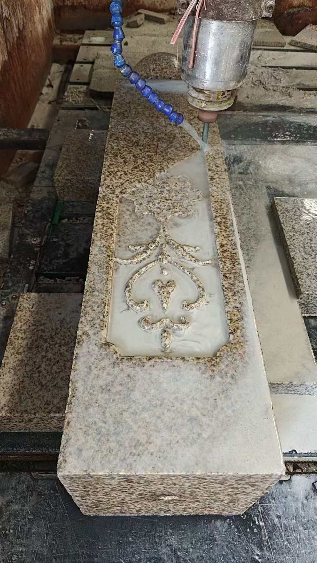 哈密 黄金麻花岗岩异形加工雕刻栏杆大柱