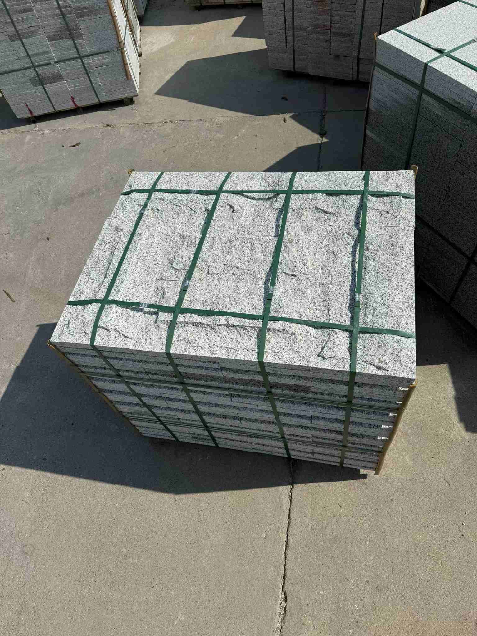 哈密 白麻花岗岩石材自然面蘑菇石成品