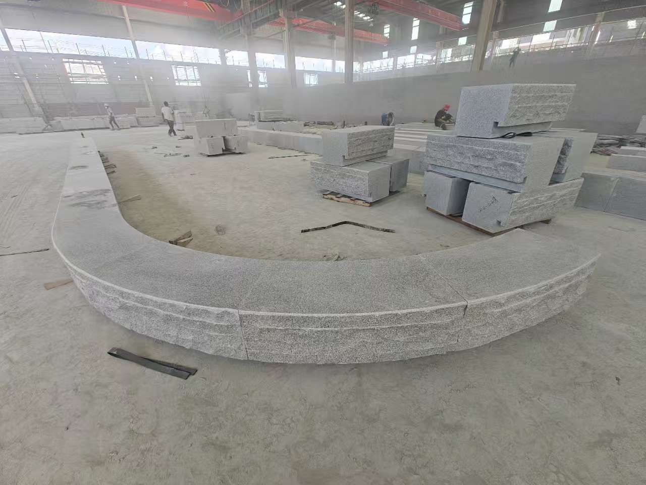 哈密 芝麻白异形坐凳，自然面光面弧形加工